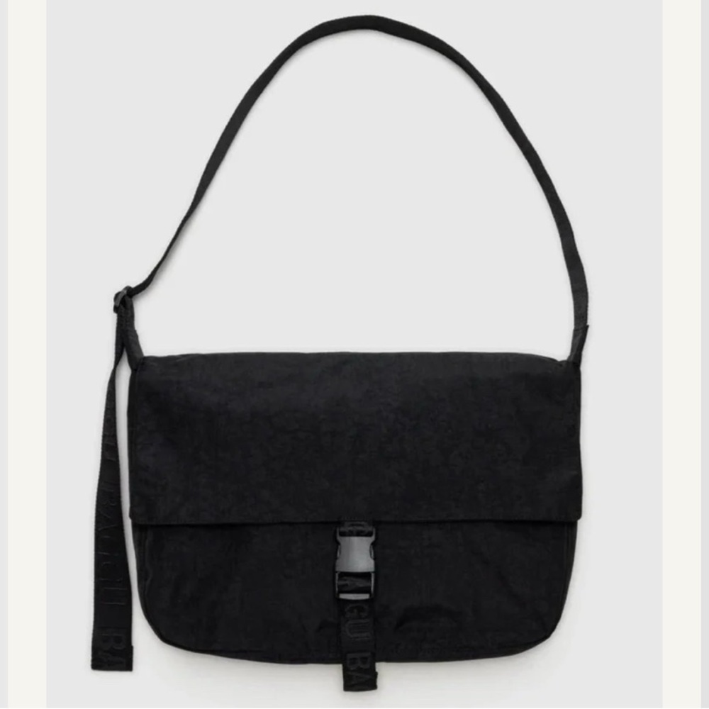 BAGGU Black Messenger Bag